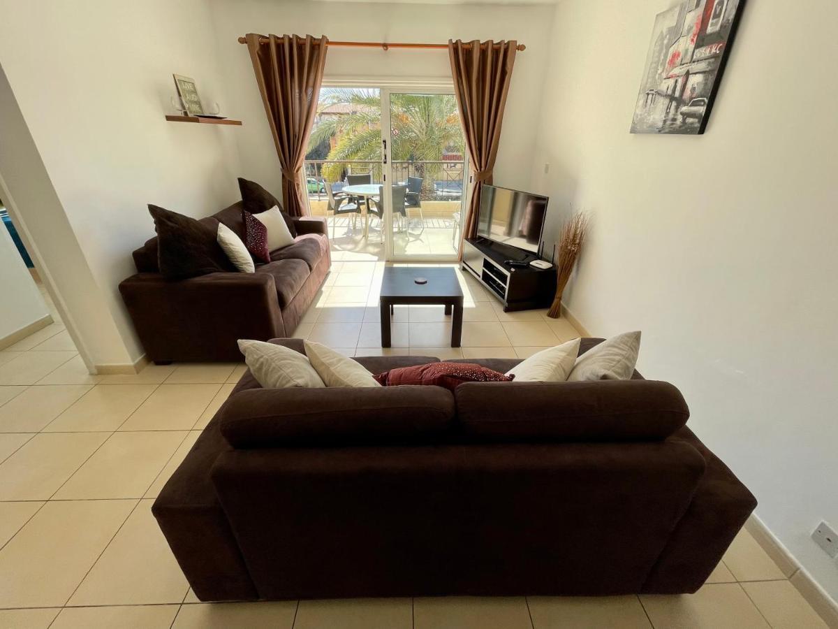 Appartement 109 Queens Gardens, Paphos Extérieur photo