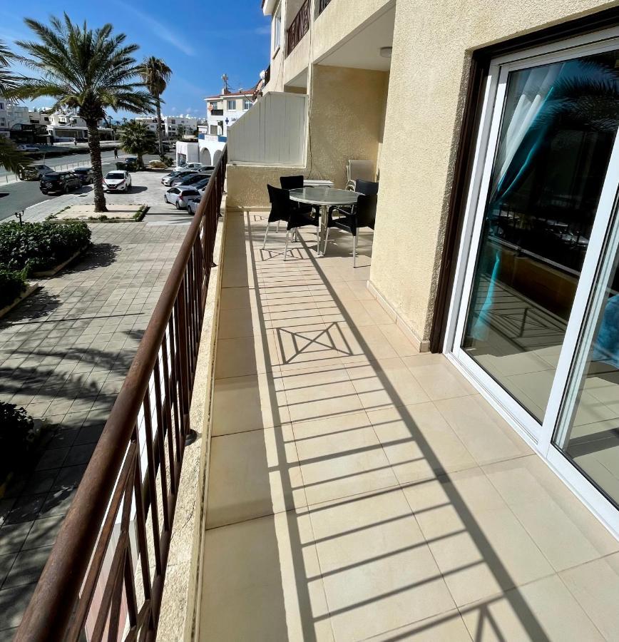 Appartement 109 Queens Gardens, Paphos Extérieur photo