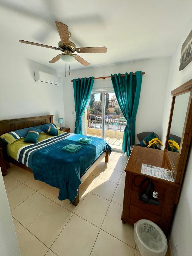 Appartement 109 Queens Gardens, Paphos Extérieur photo