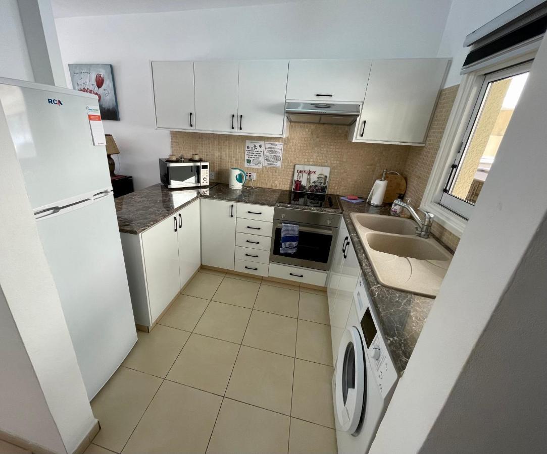 Appartement 109 Queens Gardens, Paphos Extérieur photo